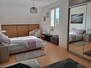 Unclassified image, 4 of 13, button - Bright house with terrace and sea view (Pornichet)