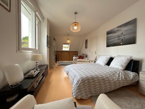 Unclassified image, 2 of 13, button - Bright house with terrace and sea view (Pornichet)