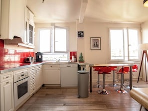 Kühlschrank, Mikrowelle, Ofen, Geschirrspüler
