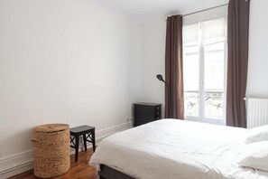 2 bedrooms, iron/ironing board, WiFi, bed sheets - Beautiful family apartment (Paris)