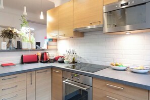 Fridge, microwave, oven, dishwasher - Beautiful family apartment (Paris)