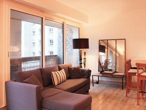Living area - Lovely T1 with balcony in Paris (Paris)