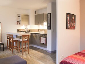 Interior - Lovely T1 with balcony in Paris (Paris)