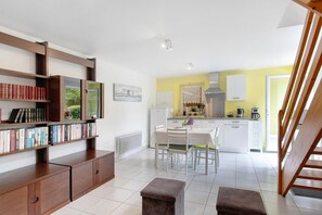 Dining - Holiday Home “Le Nid du Goéland” with Private Terrace, Shared Garden & Wi-Fi (Lantic)