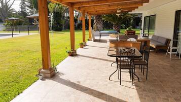 Outdoor dining