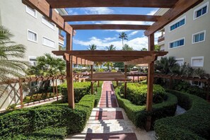 Property grounds - 2br elegant, views and beach access (Playa Juan Dolio)