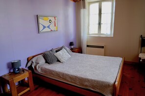 4 slaapkamers, een strijkplank/strijkijzer, wifi