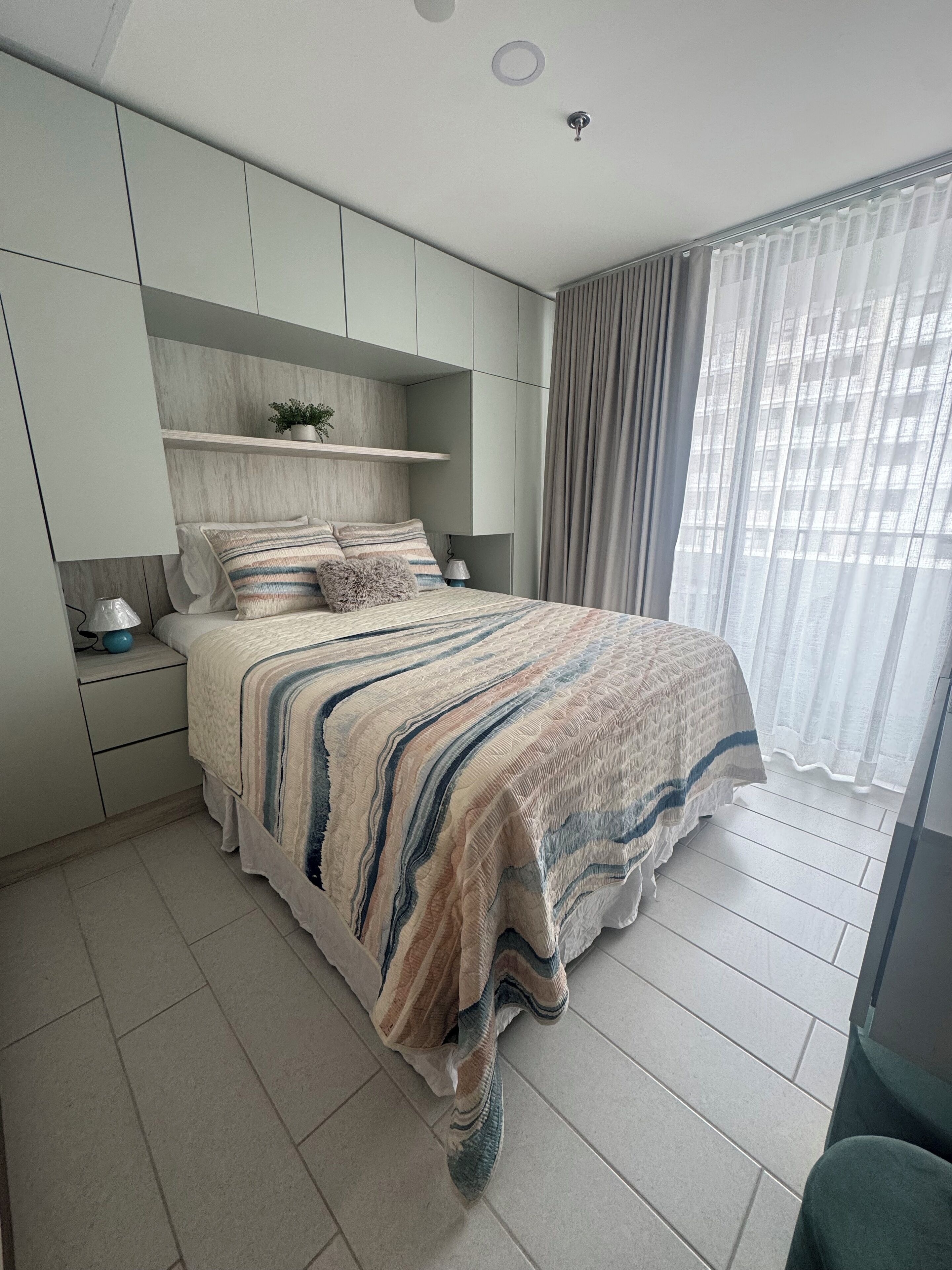 1 slaapkamer, een strijkplank/strijkijzer, internet, beddengoed
