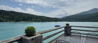 Walchensee vacation apartment with lake view, sauna & swimming pool.