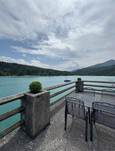 Walchensee vacation apartment with lake view, sauna & swimming pool.