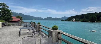 Walchensee vacation apartment with lake view, sauna & swimming pool.