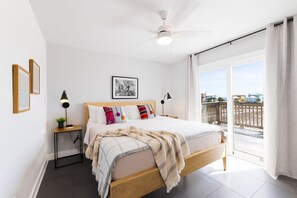 5 bedrooms, iron/ironing board, travel cot, free WiFi - Steps to Gulf Beach & Private Lagoon + Amenities (Gulf Shores)