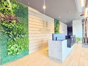Reception - Quadro by Weeki (Bogotá)