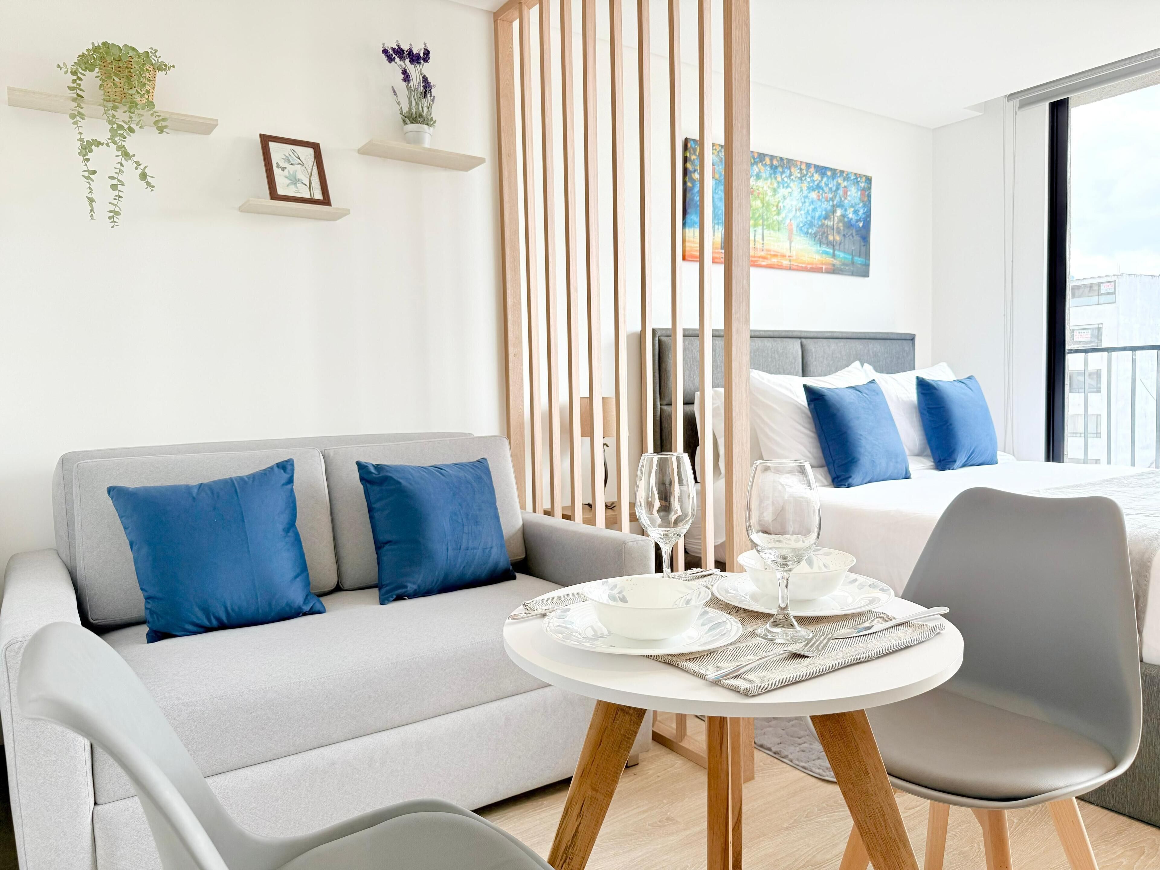 Studio (405) | Living area