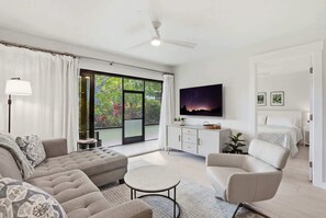 2 bedrooms, desk, iron/ironing board, WiFi - C-117 - Luxury Park Shore Resort Condo with Pool (Naples)