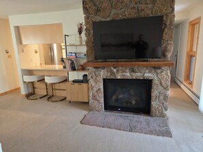 Interior - Lovely condo only 1 mile to slopes on free bus. (Vail)