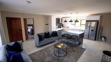 Deluxe Room | Living area