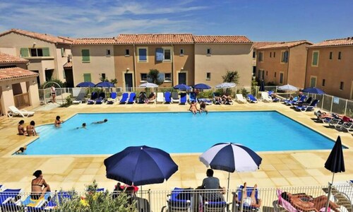 Villa in Mouries With Heated Pool