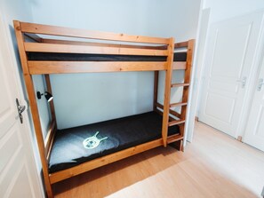 Room - Cozy 2-bedroom Apartment for 4 People (Ax-les-Thermes)