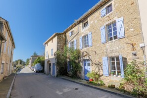 Exterior - Chambre Bleu Guest Room with Shared Garden and Wi-Fi (Lagorce)