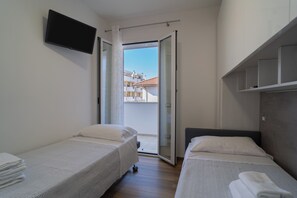3 bedrooms, free WiFi, bed sheets - Albamare - Two Bedroom Apartment, Sleeps 4 (Alba Adriatica)