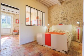 Iron/ironing board, WiFi, bed sheets - Guest Room 'Chambre Coquelicot' with Shared Garden and Wi-Fi (Lagorce)