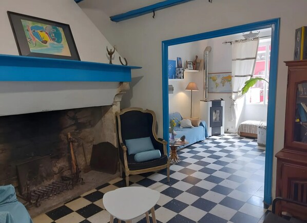 Luokittelematon kuva, 1 kautta 24, painike