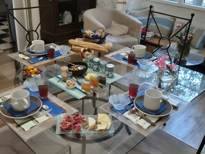 Dining - Guest Room 'Chambre Coquelicot' with Shared Garden and Wi-Fi (Lagorce)