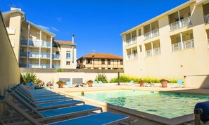 Pool - Apartment in Mimizan Near Sandy Beach (Mimizan)