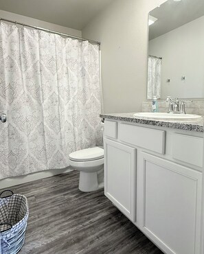 Towels, soap, toilet paper - Mesquite Getaway (Odessa)