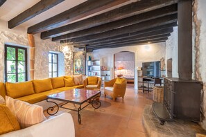 TV - Villa Siona in Alcudia by Home Villas 360 (Alcúdia)