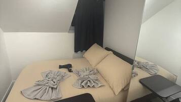 1 bedroom, WiFi, bed sheets