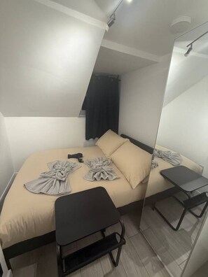 1 bedroom, WiFi, bed sheets - 20 minutes to London Waterloo (Greater London)
