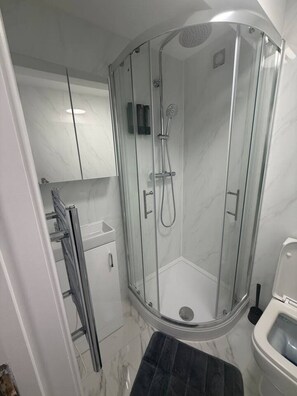 Hair dryer, towels - 20 minutes to London Waterloo (Greater London)