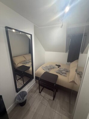 1 bedroom, WiFi, bed sheets - 20 minutes to London Waterloo (Greater London)