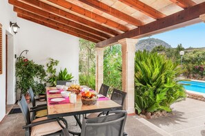 Outdoor dining - Villa can Berenguer in Pollensa by Home Villas 360 (Pollensa)