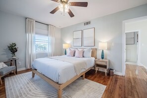 3 chambres, bureau, fer et planche à repasser, lit parapluie