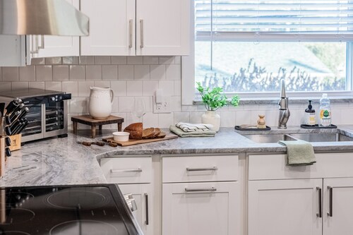 Fairmount Manor off of Lake Hollingsworth. Games, Gym, and Gather! Sleeps 8