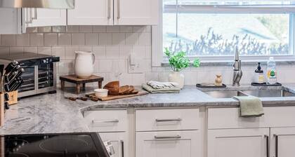 Fairmount Manor off of Lake Hollingsworth. Games, Gym, and Gather! Sleeps 8