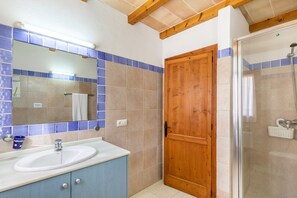 Douche, serviettes fournies