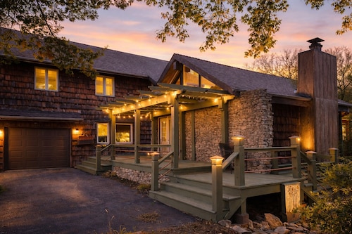 Spacious 4-bedroom house in Lee's Summit