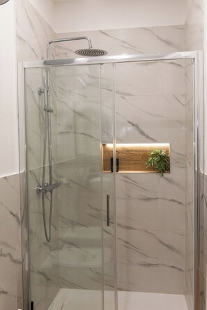 Shower, hair dryer, bidet, towels - Focus Apartment - sea view near Arena in Pula (Pula)