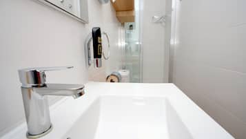 Standard Apartment, 1 Bedroom, Balcony | Bathroom