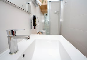 Standard-Apartment, 1 Schlafzimmer, Balkon | Badezimmer