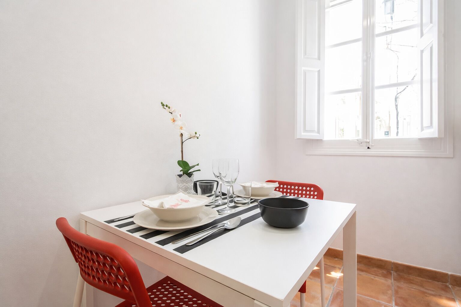 Apartamento standard, 1 quarto, sacada | Cozinha privada | Geladeira grande, micro-ondas, cooktop, lava-louças