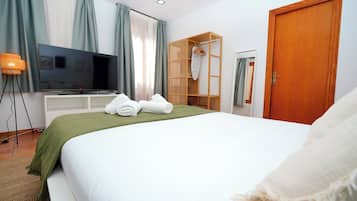 Apartamento estándar, 1 habitación, balcón | Cortinas opacas, tabla de planchar con plancha, wifi gratis