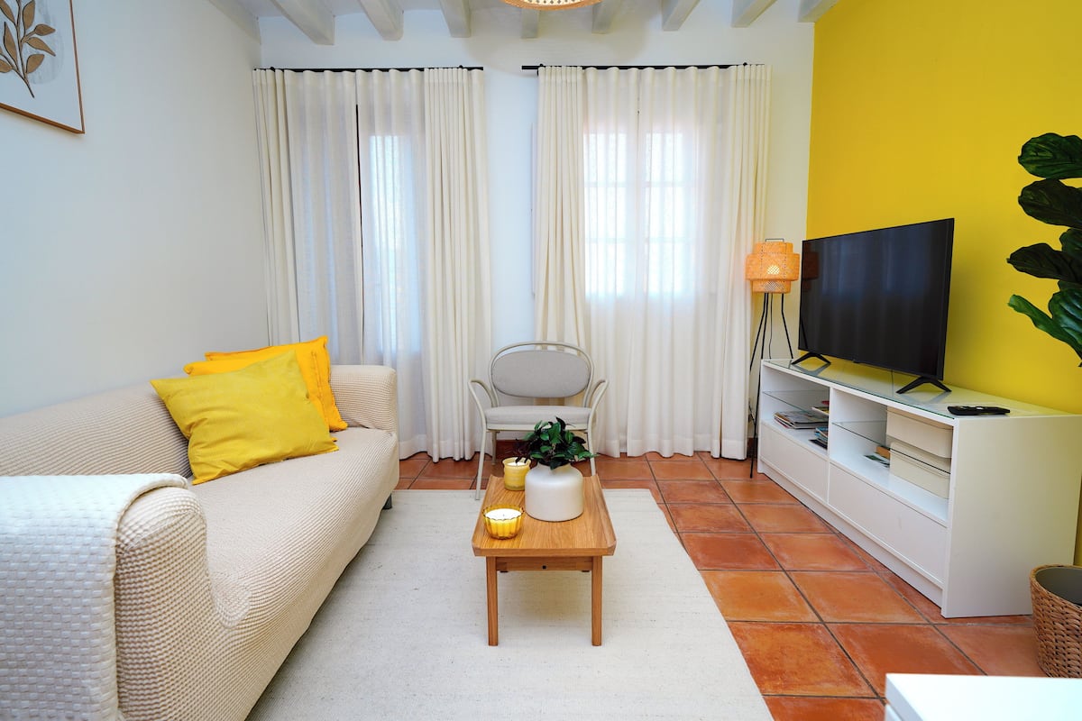 Classic Apartment, 2 Bedrooms, Balcony | Living area