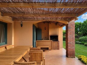 Outdoor dining - Peralada Pearl: where vacations become tradition. (Peralada)