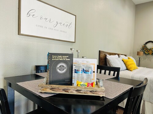 Cozy, Piney Woods Barndo Studio in Silsbee--4 minutes from town.