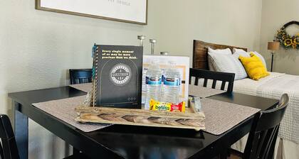 Cozy, Piney Woods Barndo Studio in Silsbee--4 minutes from town.